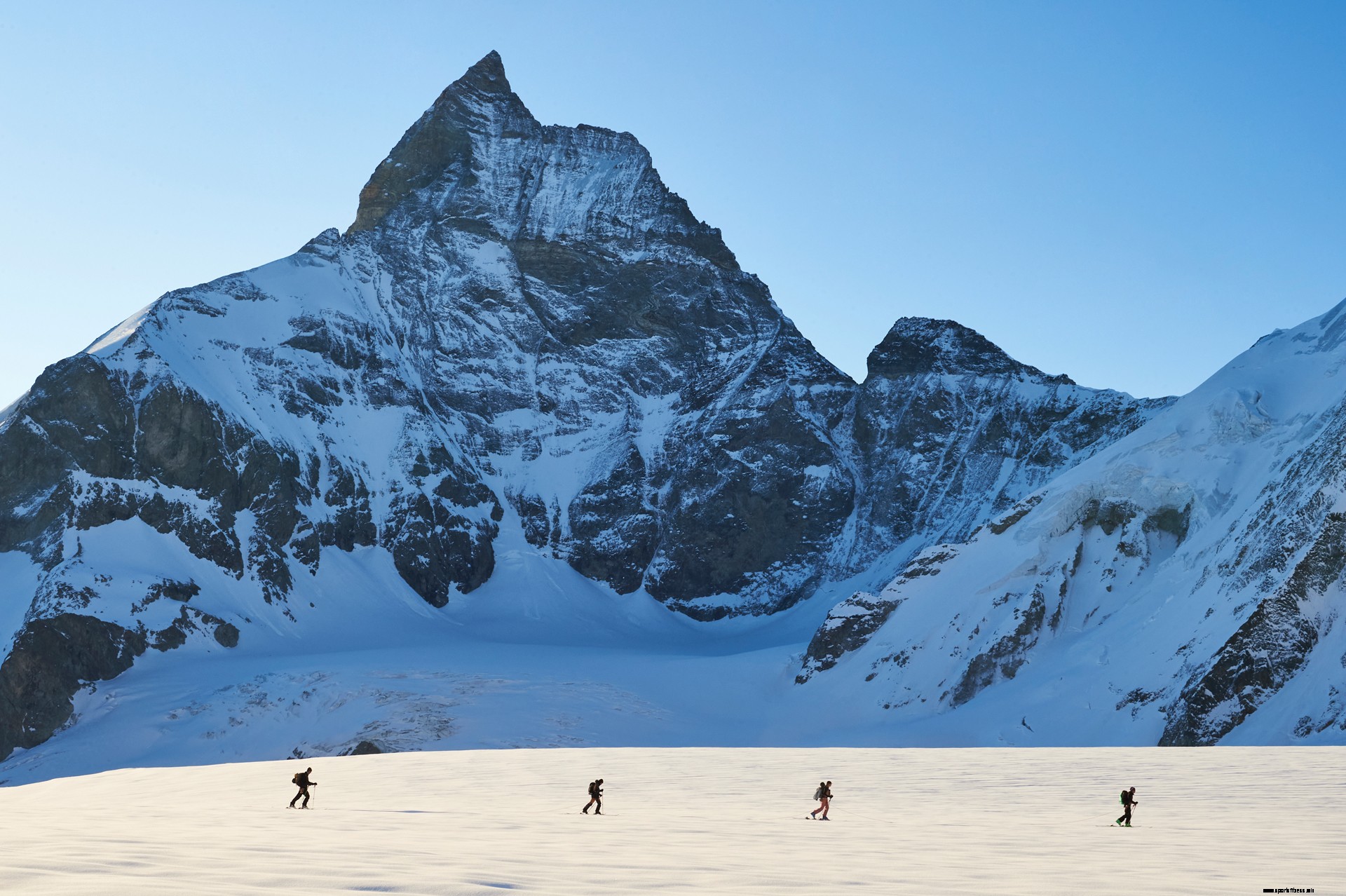 Zermatt a Verbier | Il tour sugli sci dell equipaggio della fazione attraverso la leggendaria traversata dell alta montagna