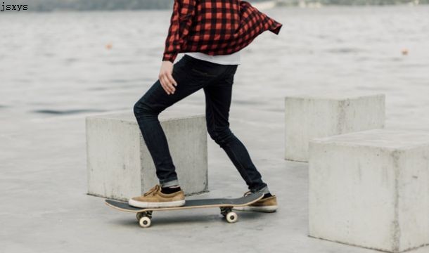 Complete Skateboard Guide to Start Rolling for the First Time