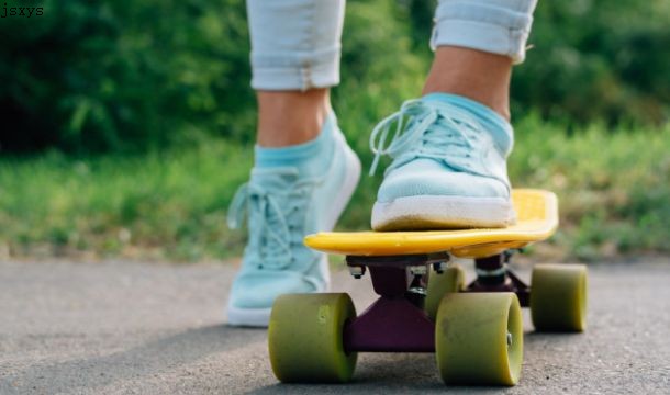 Complete Skateboard Guide to Start Rolling for the First Time