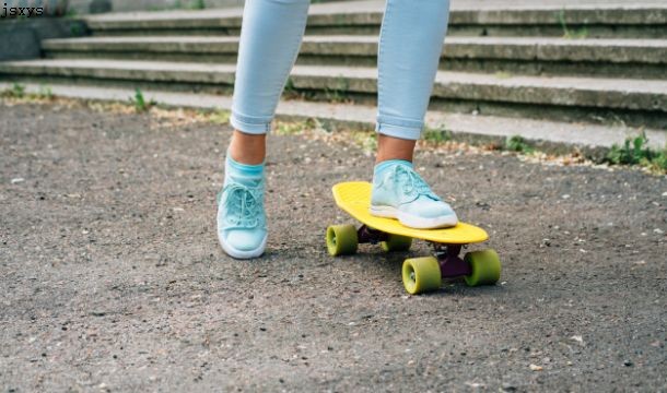 Complete Skateboard Guide to Start Rolling for the First Time