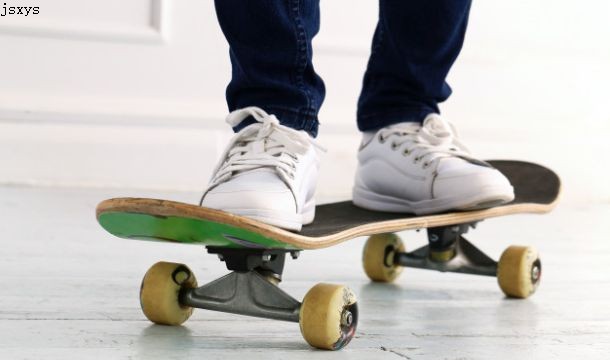 Complete Skateboard Guide to Start Rolling for the First Time