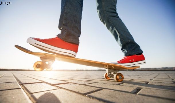 Complete Skateboard Guide to Start Rolling for the First Time