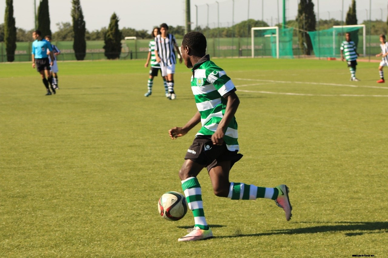 Overlapping runs in soccer [creating space & chances]