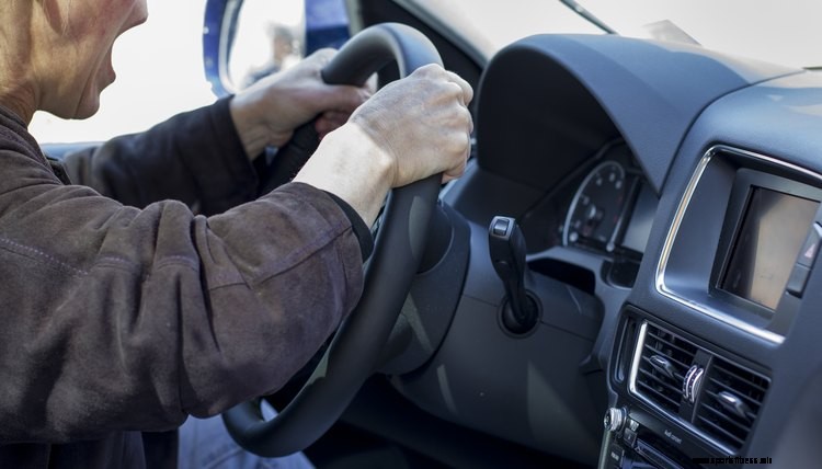 Can I Drive With a Walking Cast?