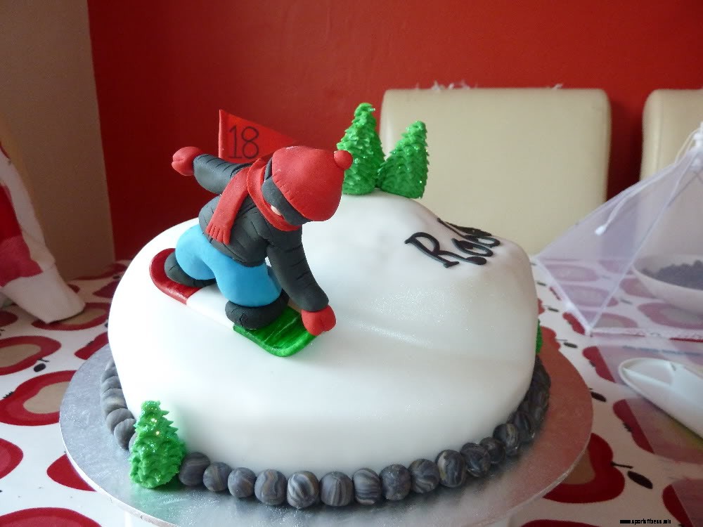 23 Snowboard Cakes Perfect For Those Who Eat, Drink, And Sleep Snowboarding