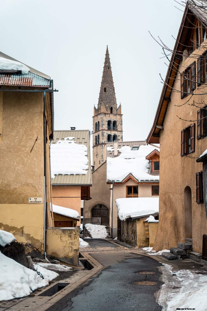 Snowshoeing in Le Monetier-Les-Bains, Serre Chevalier