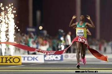 Lelisa Desisa Prevails In Corniche Combat