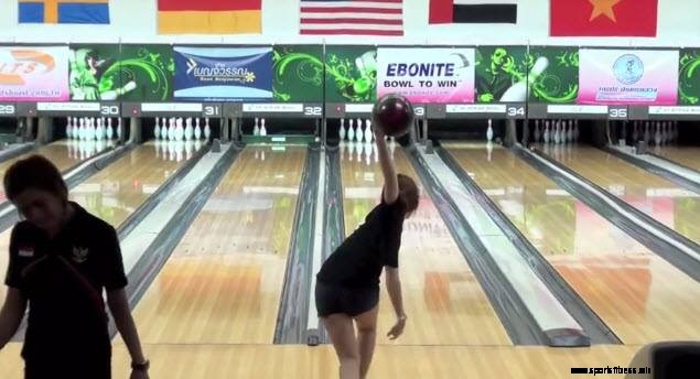 Il bowling della figlia ha le mani grandi no? ( 1)