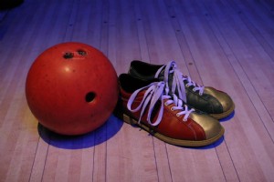 Vad ska man vara uppmärksam på när man spelar bowling? 