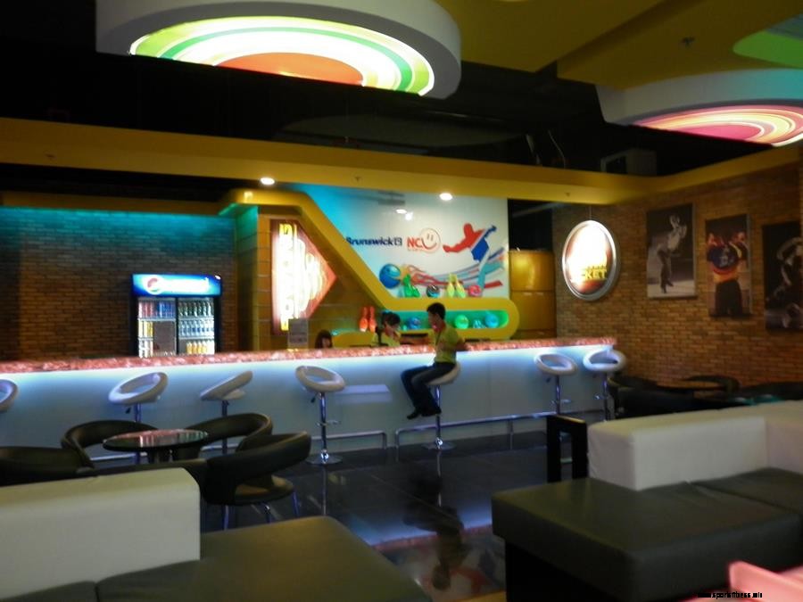 Recensisci bowling a SC Vivo City District 7 Saigon 3 - 1-24345