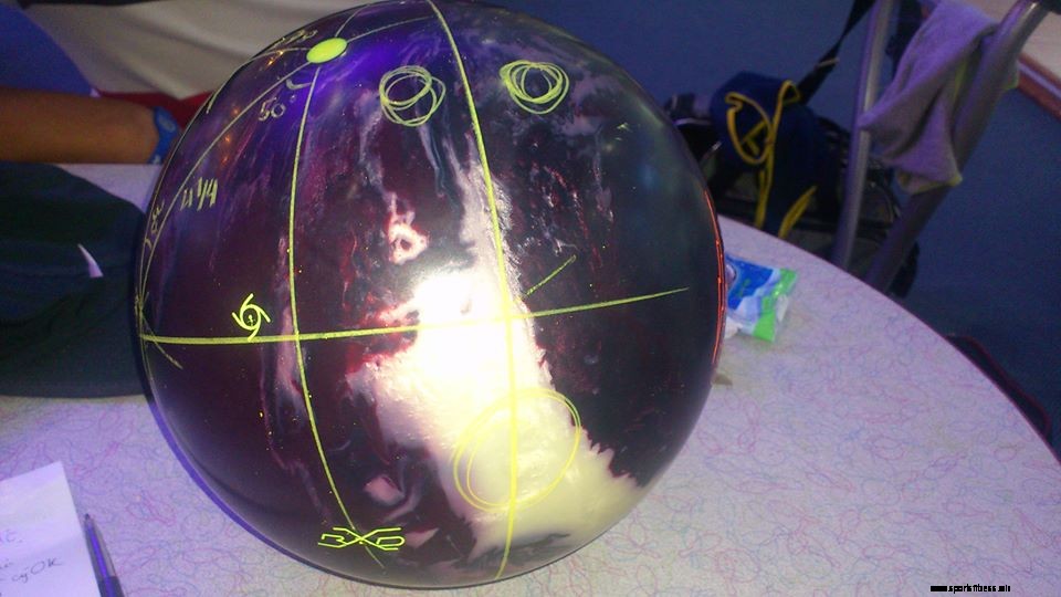 Disposition de la boule de bowling avec verrou Storm 1