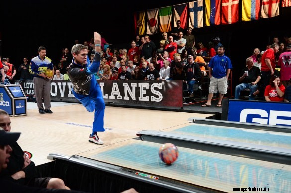 Sélectionnez la boule de bowling pour frapper le crochet