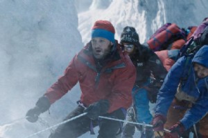 8 personer døde på Everest på en enkelt dag i 1996. Nå er Keira Knightly og Jake Gyllenhaal i ferd med å fortelle sin historie... 