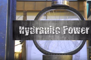 YouTube-video viser, hvad der sker, når du knuser et cykelhjul i en hydraulisk presse 