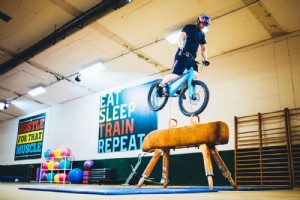 Gymnasium | Danny MacAskill visita o pavilhão desportivo e torna-se criativo na nova edição 