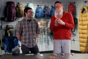 Trygg sex og overlevelse! 10 latterlige måter du kan bruke kondom på i naturen 