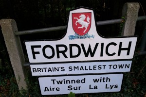 Banker på himlens dør | Vi afprøver  Champing -dille ved en gammel kirke i Kent 