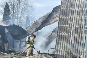 Devastador incendio en un granero en Canadian Lusitanos 